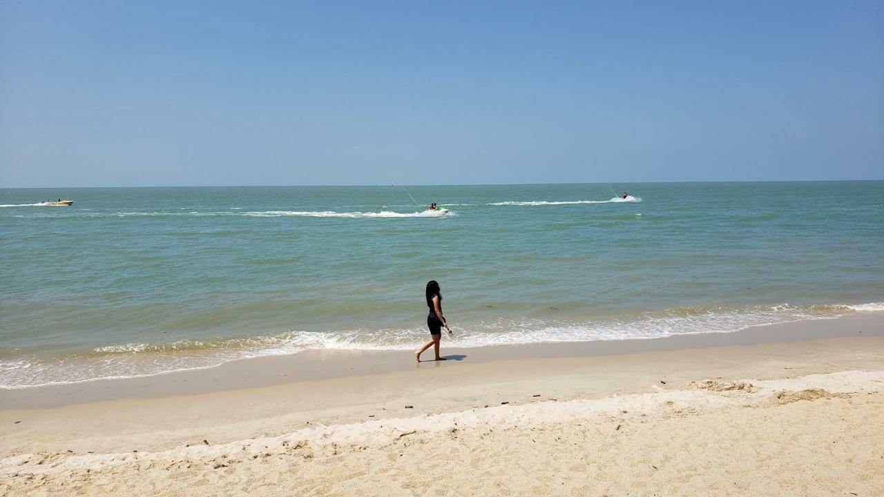 By The Sea Beach Luxury Resort - Batu Ferringhi Kültér fotó