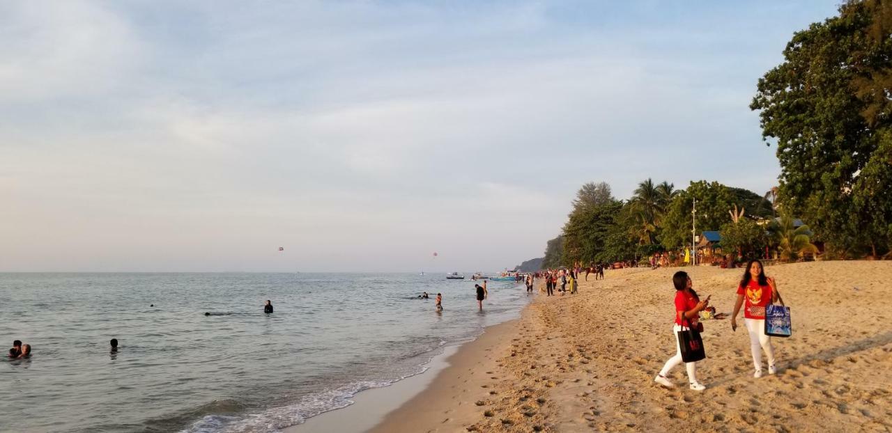 By The Sea Beach Luxury Resort - Batu Ferringhi Kültér fotó